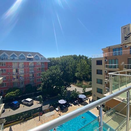 Studio In Amadeus XI Apartment Pantai Sunny Luaran gambar