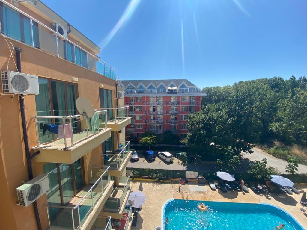 Studio In Amadeus XI Apartment Pantai Sunny Luaran gambar