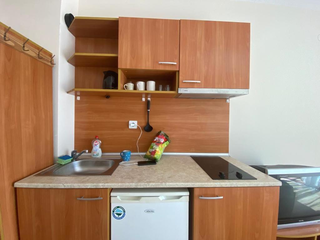 Studio In Amadeus XI Apartment Pantai Sunny Luaran gambar