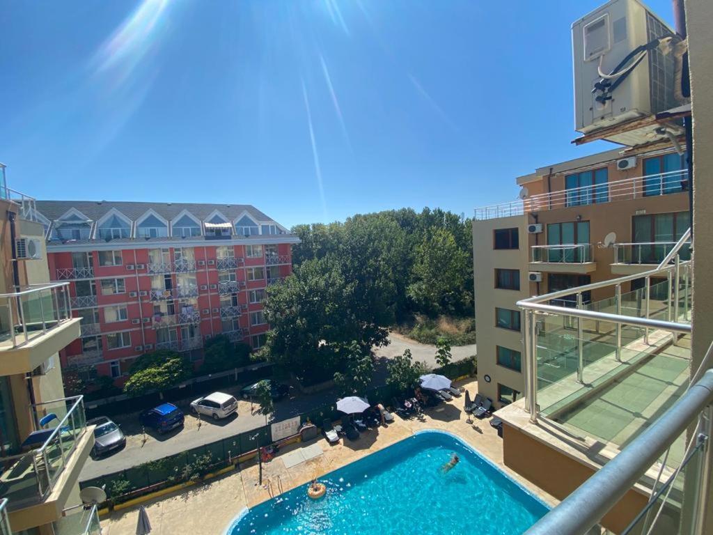 Studio In Amadeus XI Apartment Pantai Sunny Luaran gambar