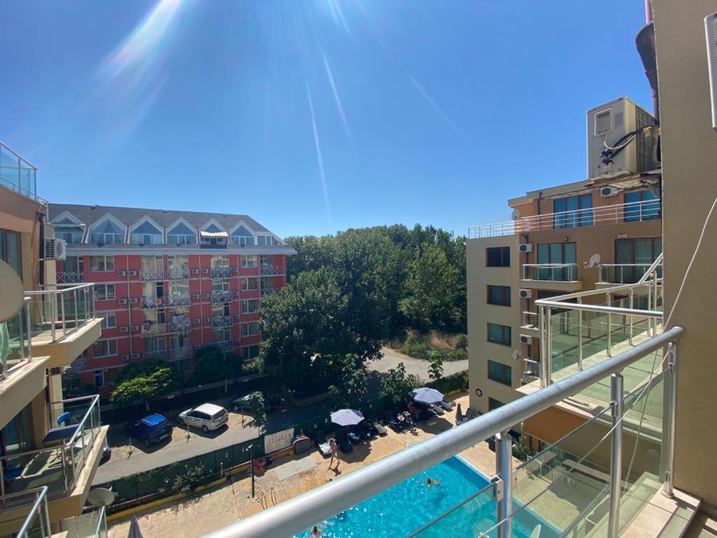 Studio In Amadeus XI Apartment Pantai Sunny Luaran gambar