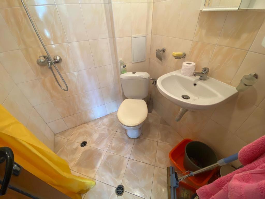 Studio In Amadeus XI Apartment Pantai Sunny Luaran gambar