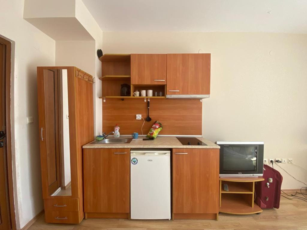 Studio In Amadeus XI Apartment Pantai Sunny Luaran gambar